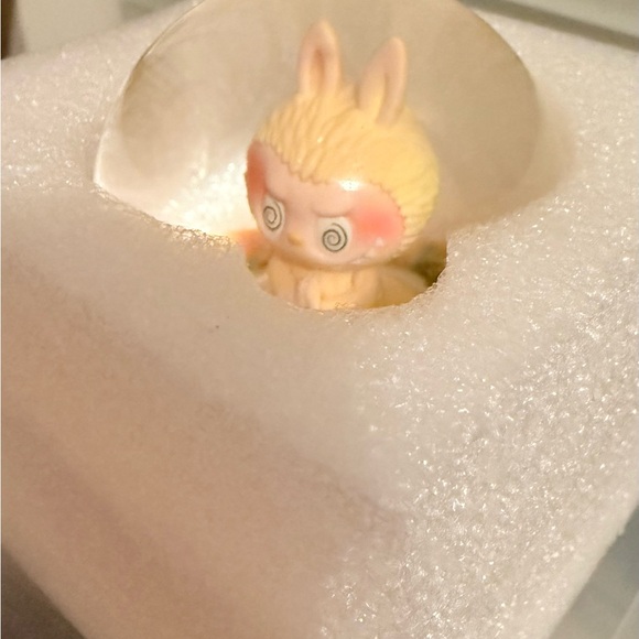 Labubu - big into energy snow globe - Happiness - Picture 9 of 11